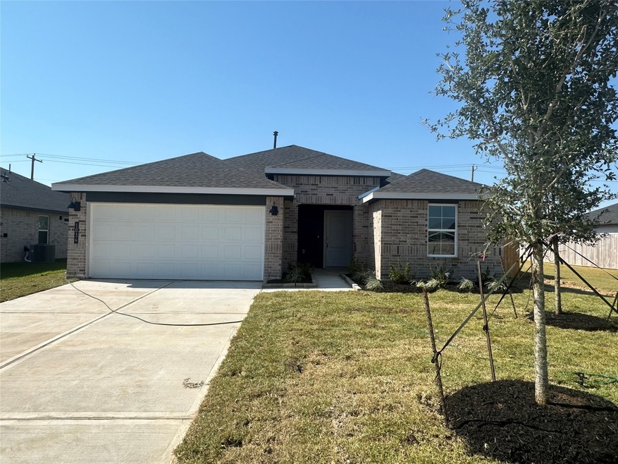 1034 Great Barracuda Ln, Alvin, TX 77511 - photo 1