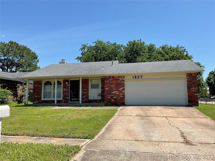 1237 W Memphis St, Broken Arrow, OK 74012 - photo 1