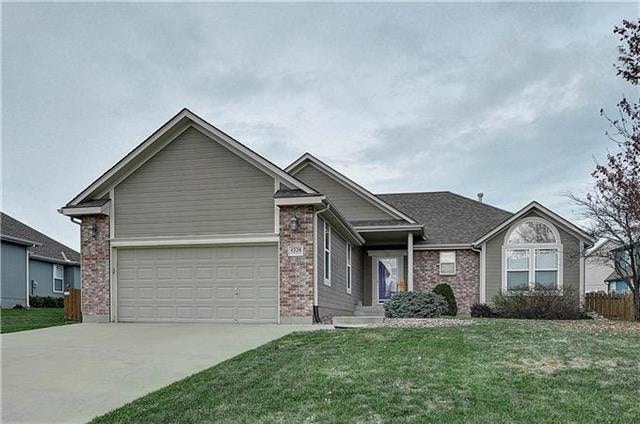 4228 SW Flintrock Dr, Lees Summit, MO 64082 - photo 1