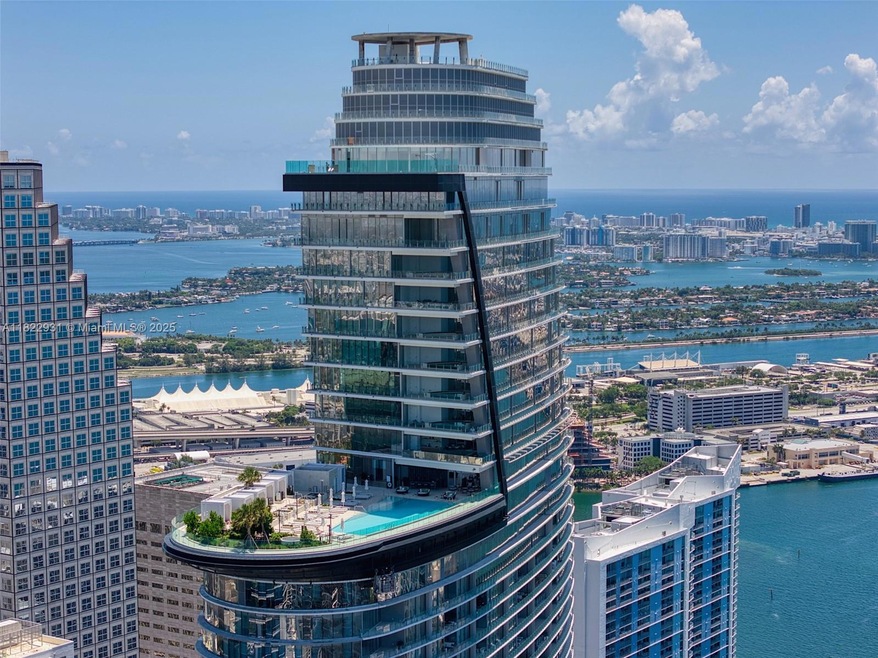 55th Floor Sky deck and Pool
