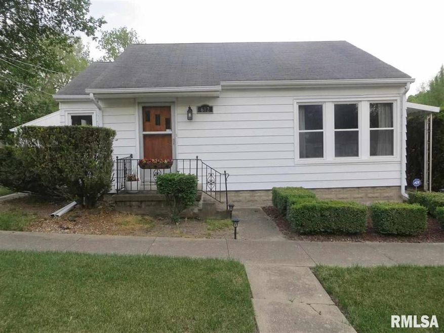 612 S Hamilton St, Lincoln, IL 62656 - photo 1