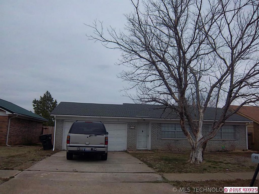 This great 2 bedroom home is close to shopping, sc