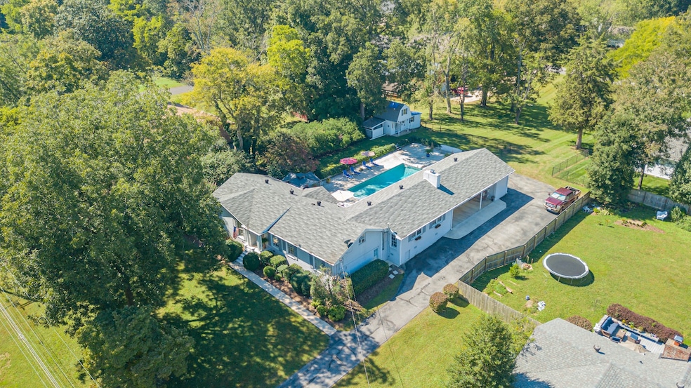 302 Oakdale St, Manchester, TN 37355 - photo 1