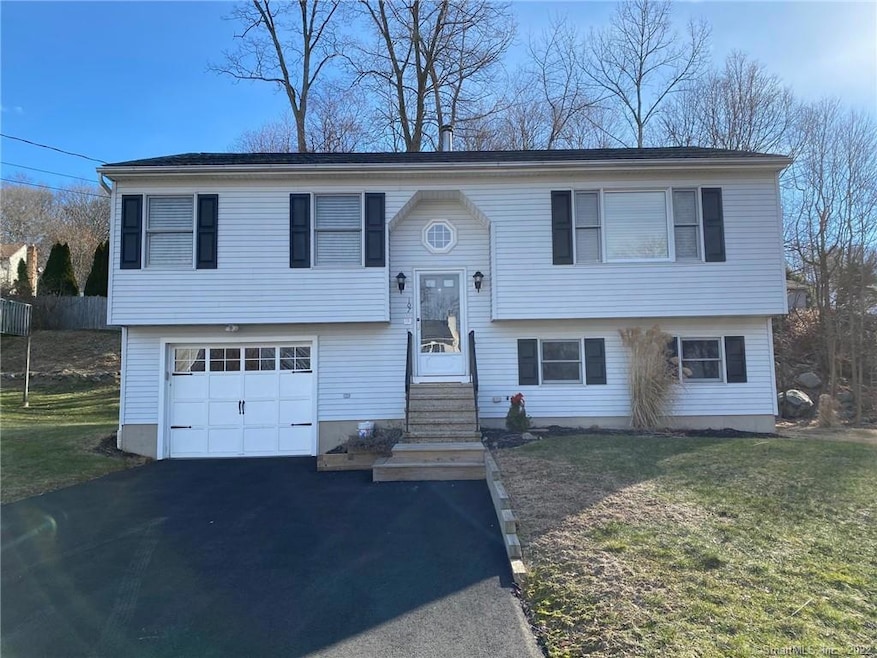 107 Westport Dr, Waterbury, CT 06706 - photo 1