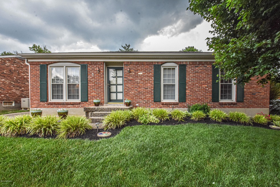 8407 Cloverport Dr, Louisville, KY 40228 - photo 1