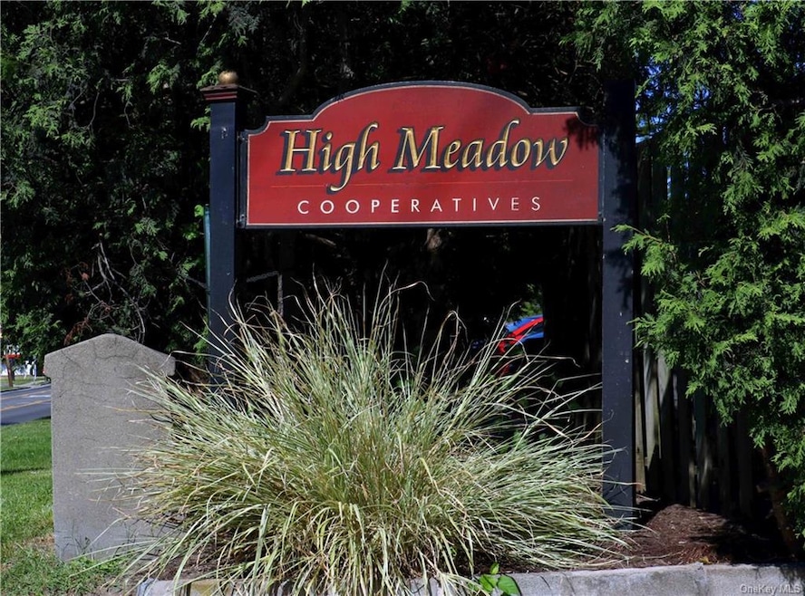 130 Charter Cir unit 130, Ossining, NY 10562 - photo 1