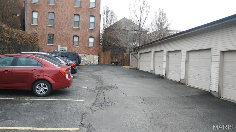 4496 Maryland Ave unit B, Saint Louis, MO 63108 - photo 1