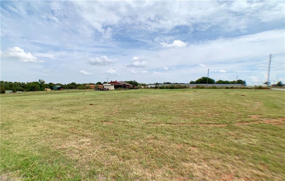 1207 E 7th St, Elk City, OK 73644 - photo 1