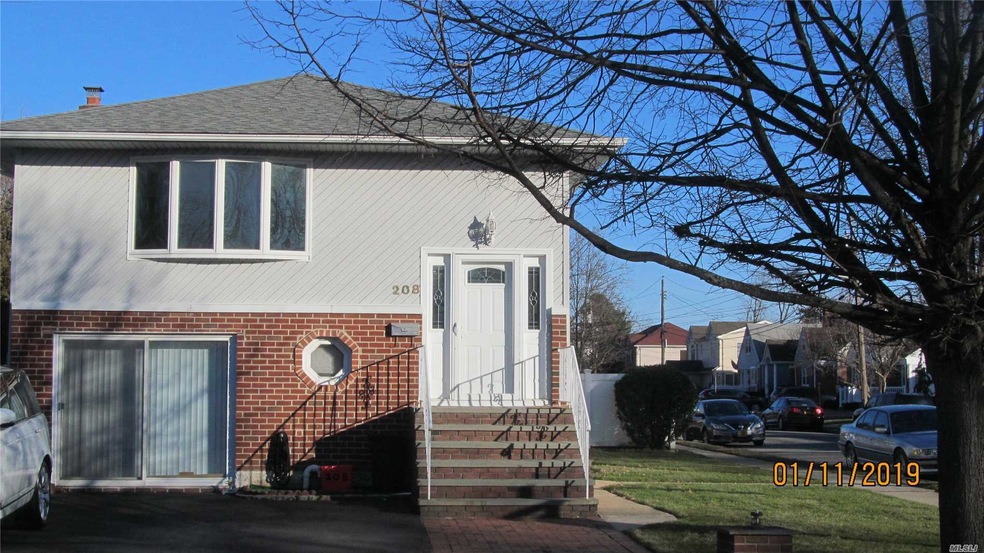 208 Caroline Ave, Garden City, NY 11530 - photo 1