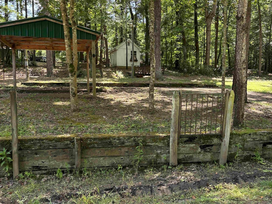 View of yard with an outdoor structure
