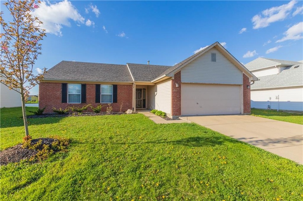 9912 Herald Square, Fishers, IN 46038 - photo 1