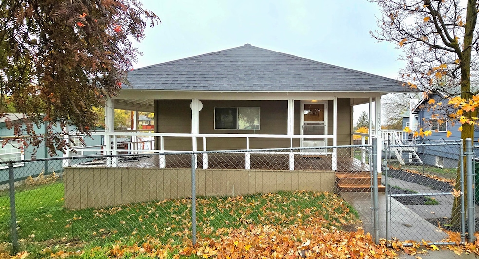 1335 Lakeview Ave, Klamath Falls, OR 97601 - photo 1