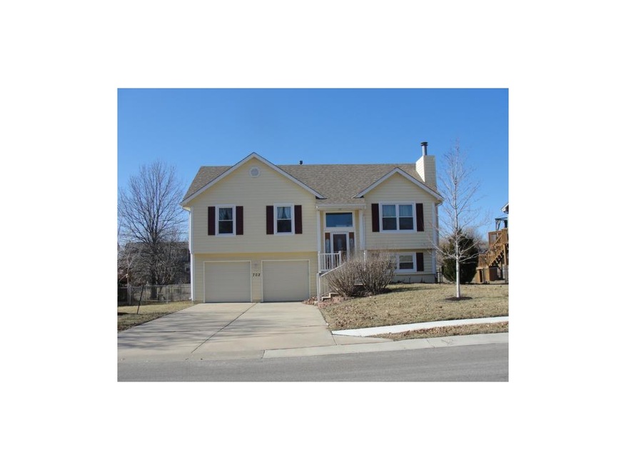 702 Canter St, Raymore, MO 64083 - photo 1