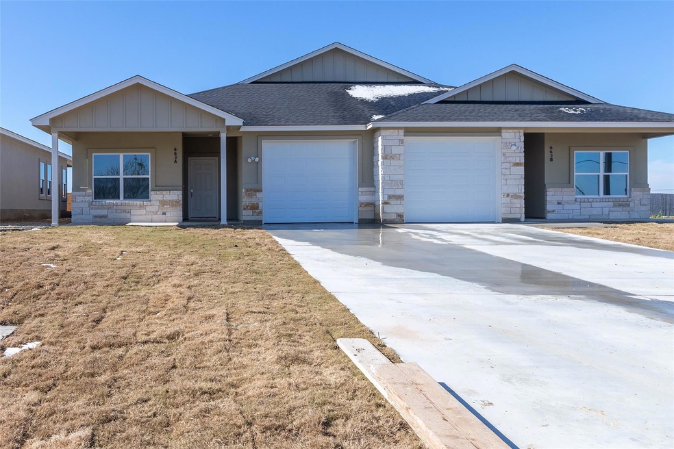 663 Cr 306 Rd unit B, Jarrell, TX 76537 - photo 1