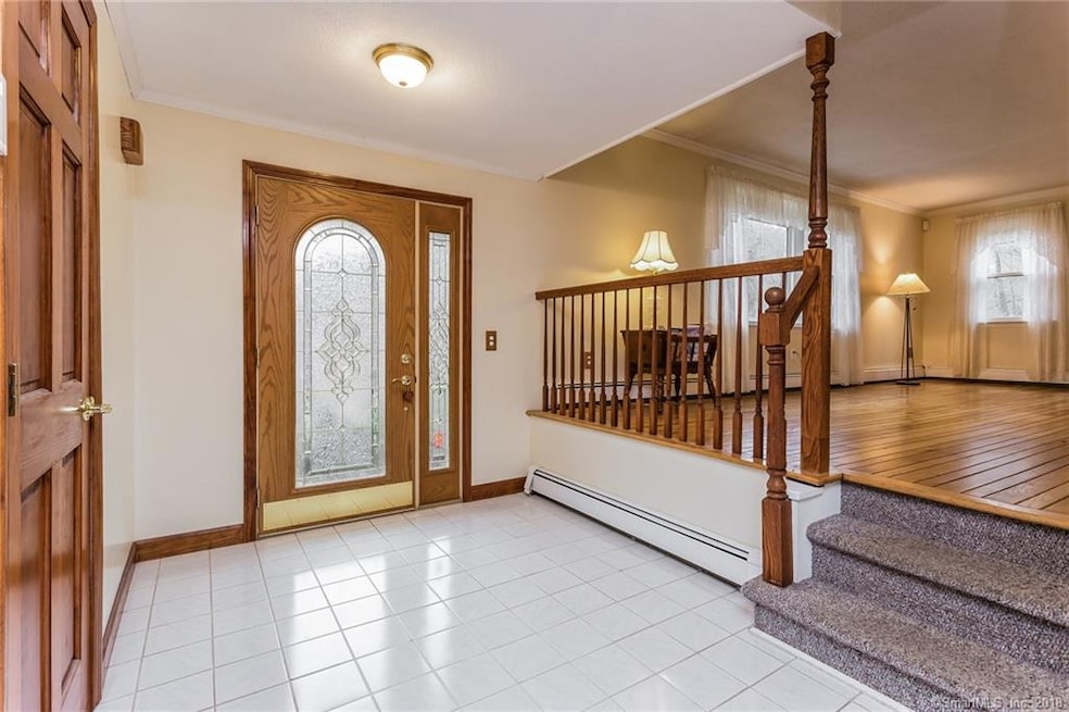 6 Dinglebrook Ln, Newtown, CT 06470 - photo 1