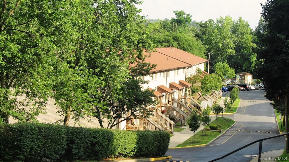 26 Cooper Rd unit 511, Poughkeepsie, NY 12603 - photo 1