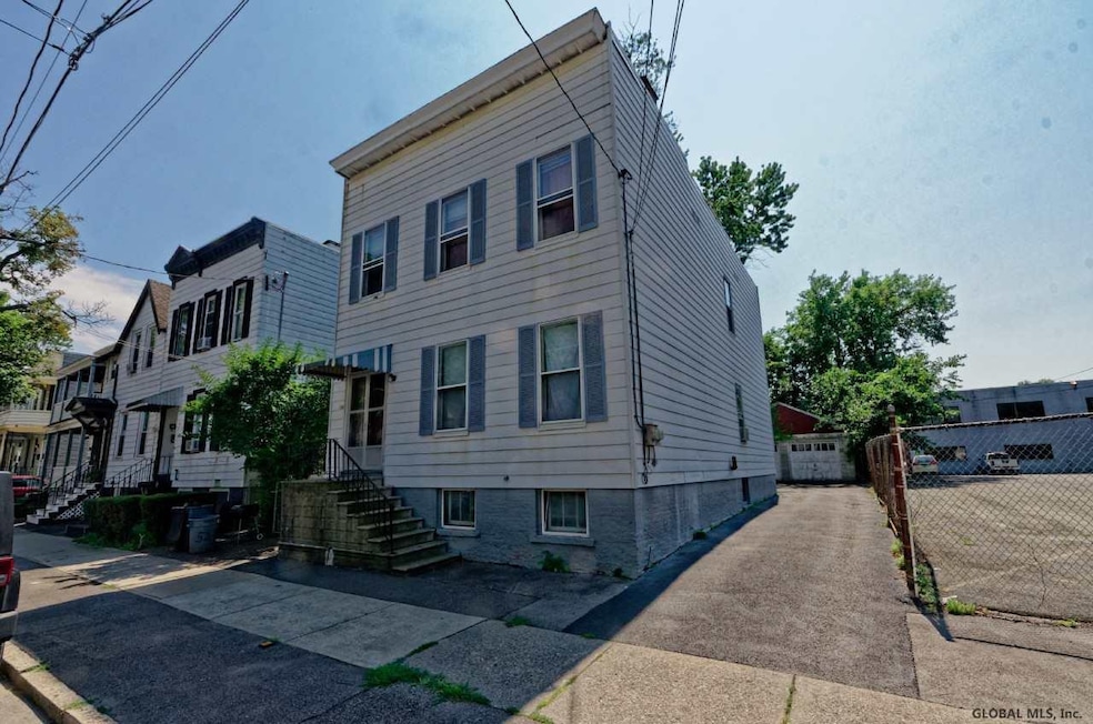 526 Hamilton St, Albany, NY 12203 - photo 1