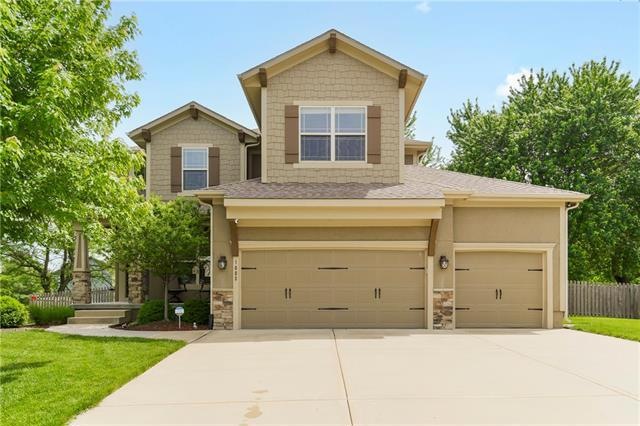 1005 SW Whistle Dr, Lees Summit, MO 64082 - photo 1