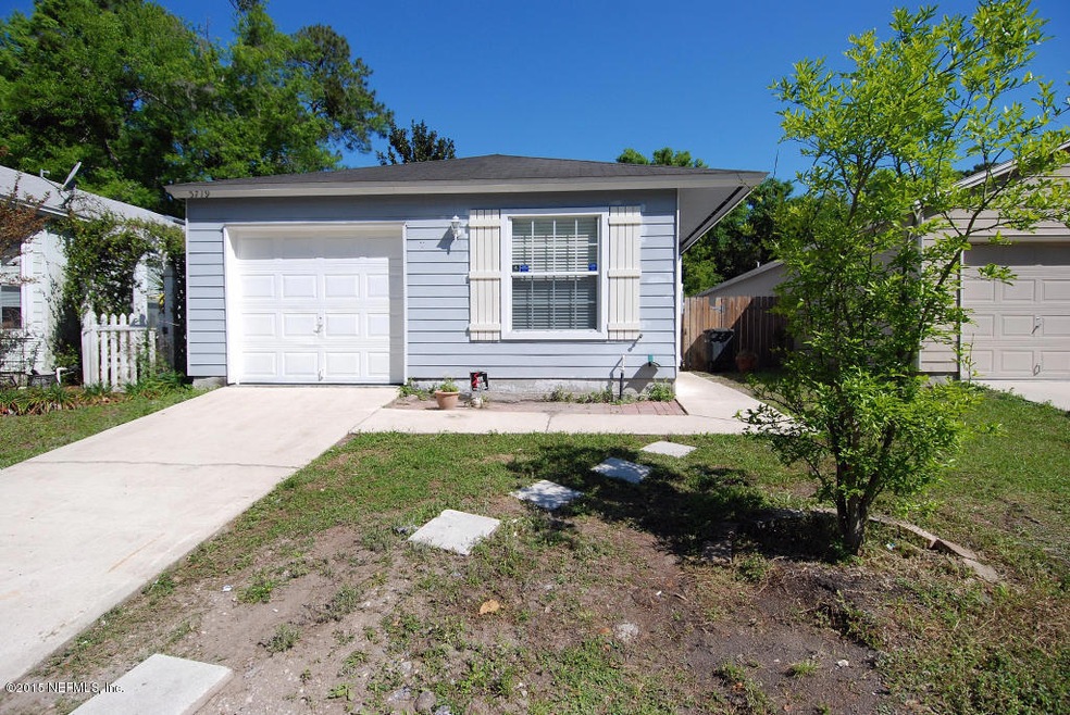 5719 Ellis Trace Dr, Jacksonville, FL 32205 - photo 1