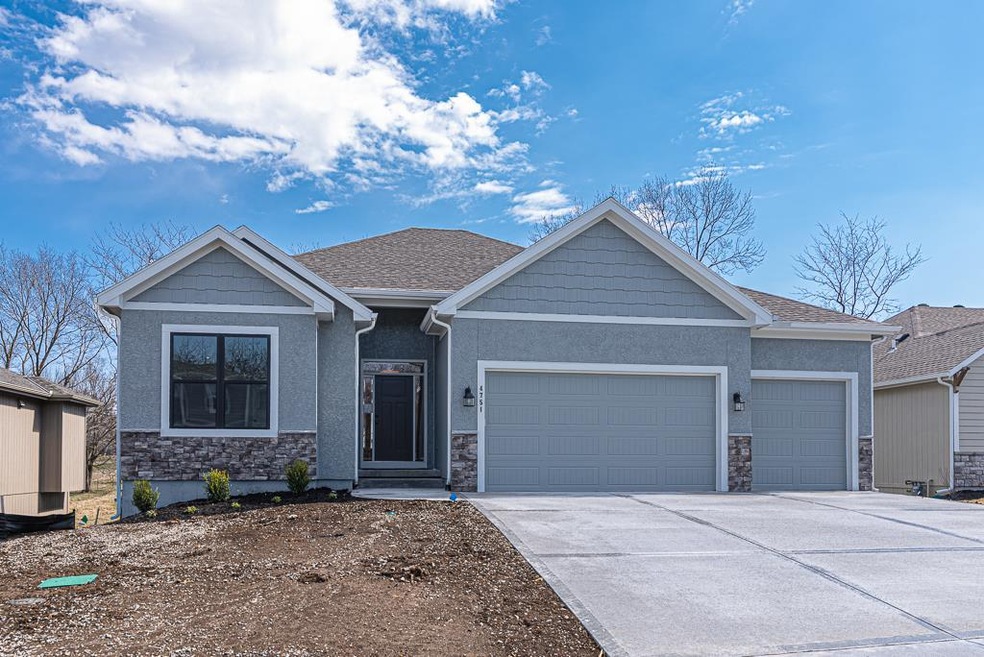 4751 Lakecrest Dr, Shawnee, KS 66218 - photo 1