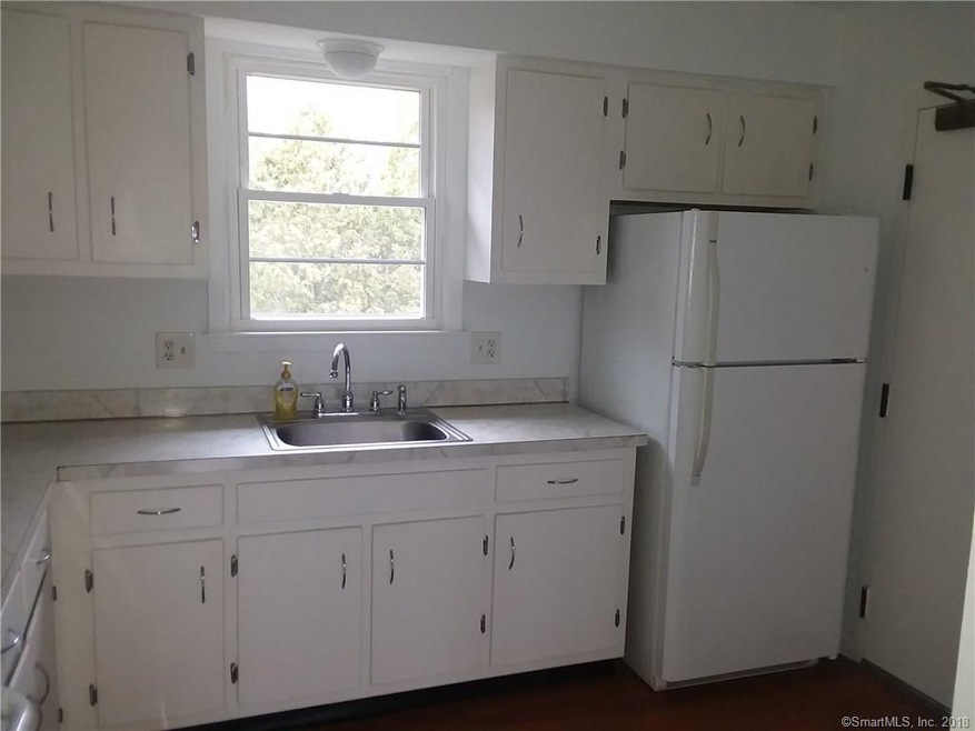 81 Briarwood Ln unit E, Branford, CT 06405 - photo 1