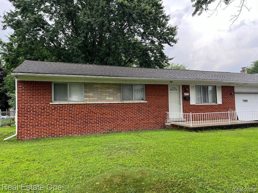 1533 S Dowling