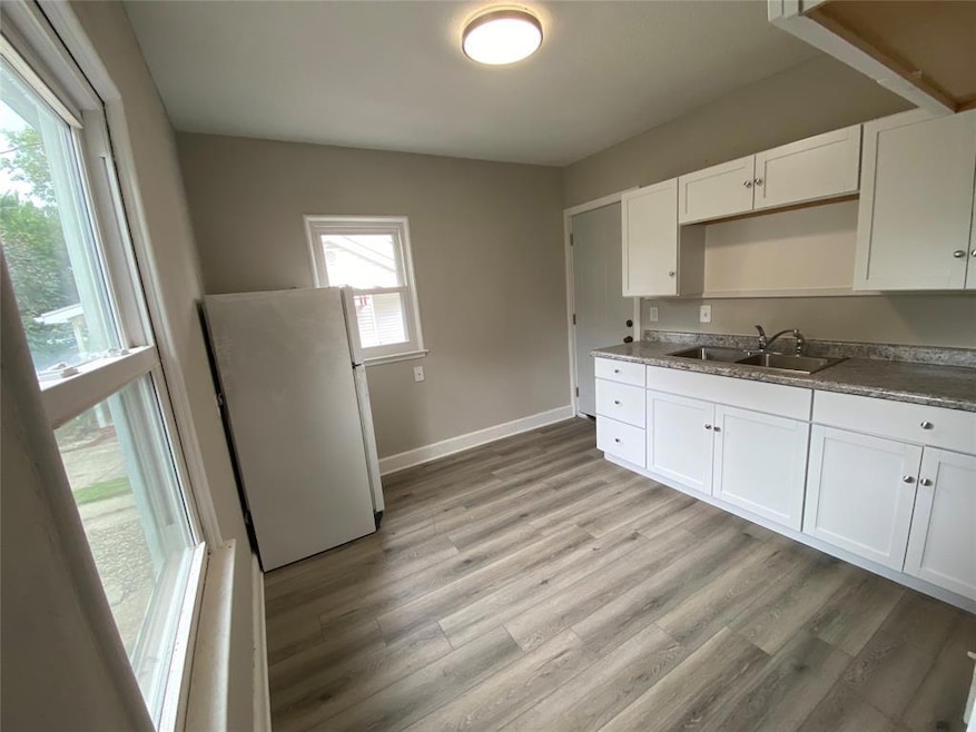 3927 13th St, Des Moines, IA 50313 - photo 1