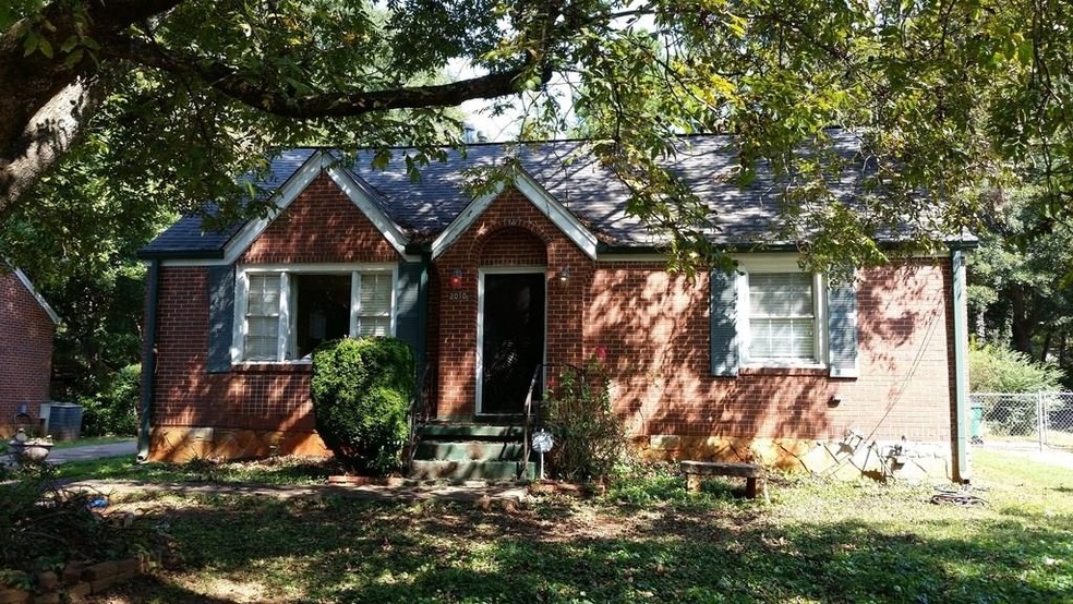 Great bones and fabulous booming location. Needs s