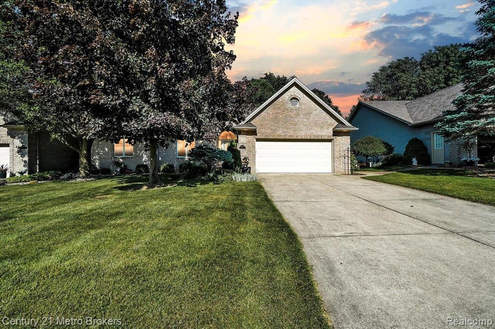 2030 Crystal Wood Trail unit 17, Flushing, MI 48433 - photo 1