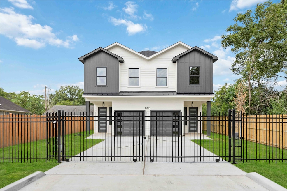 8015 Venus St unit A/B, Houston, TX 77088 - photo 1