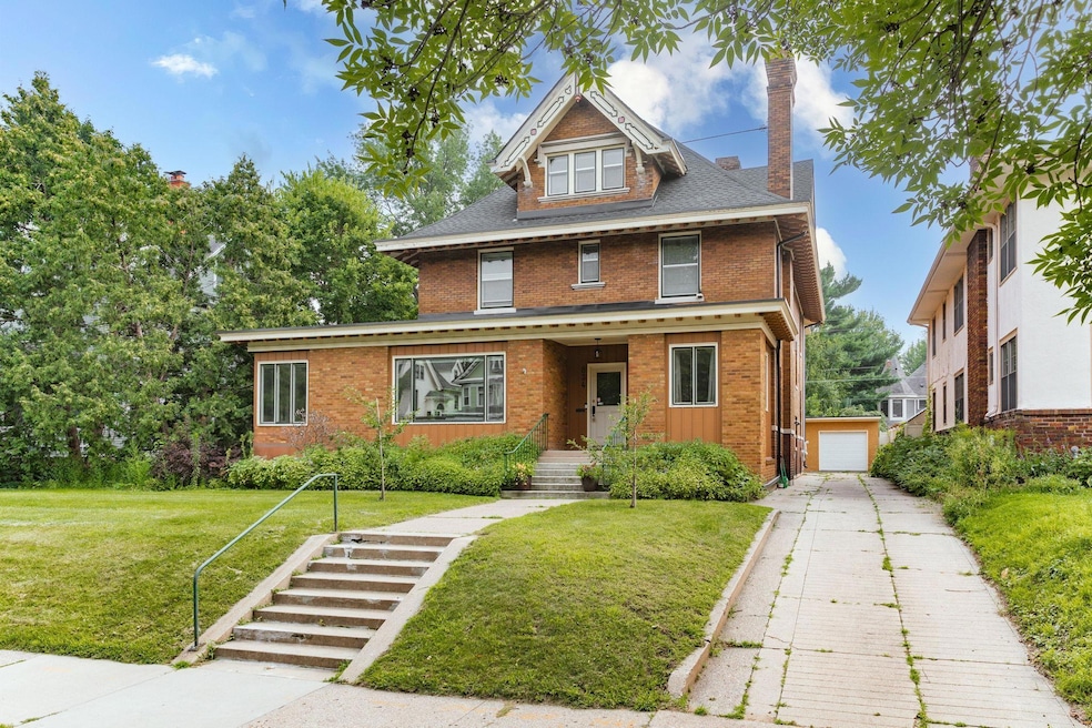 For Sale $985,000
