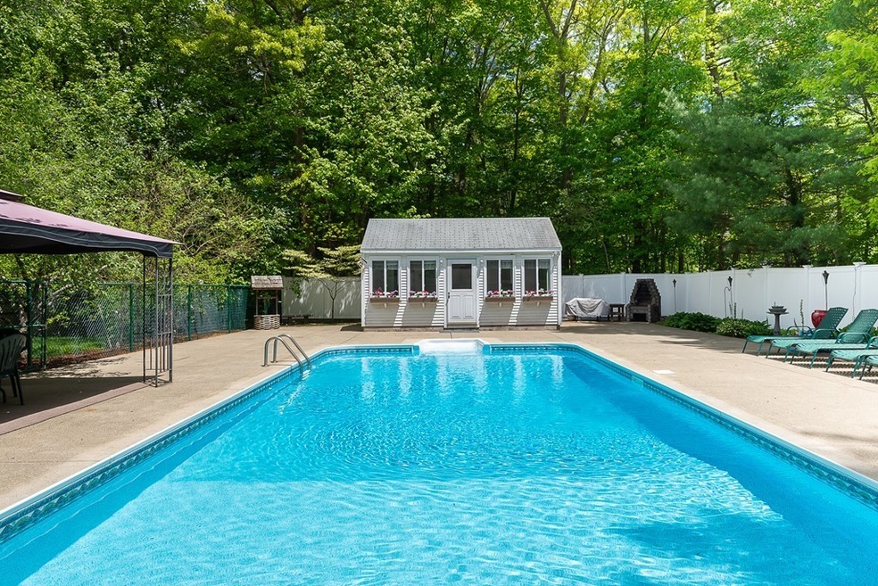 127 Birchbark Dr, Hanson, MA 02341 - photo 1