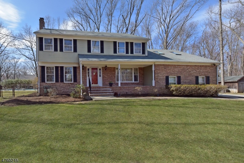 1 Leigh Ct, Allendale, NJ 07401 - photo 1