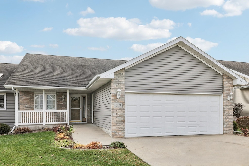 315 Pebble Brook Ln, Lodi, WI 53555 - photo 1