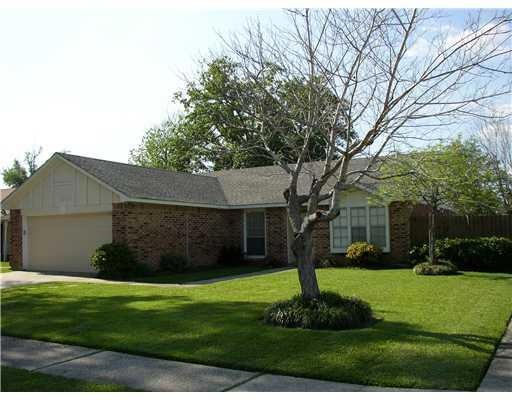 Photo. BEAUTIFUL CORNER LOT WITH NICE TREES ION FR
