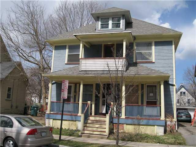 Exterior Front Nice open front porch & balcony