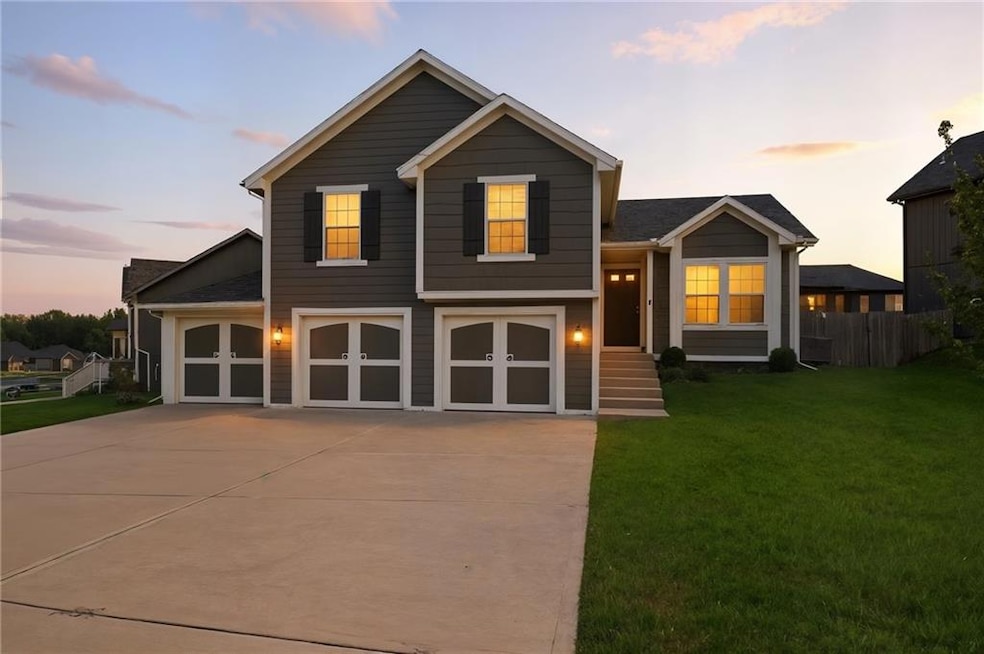 1043 E 14th St, Kearney, MO 64060 - photo 1