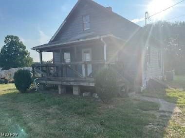 Front view of 1.5 story home wood front porch. Offers well/septic