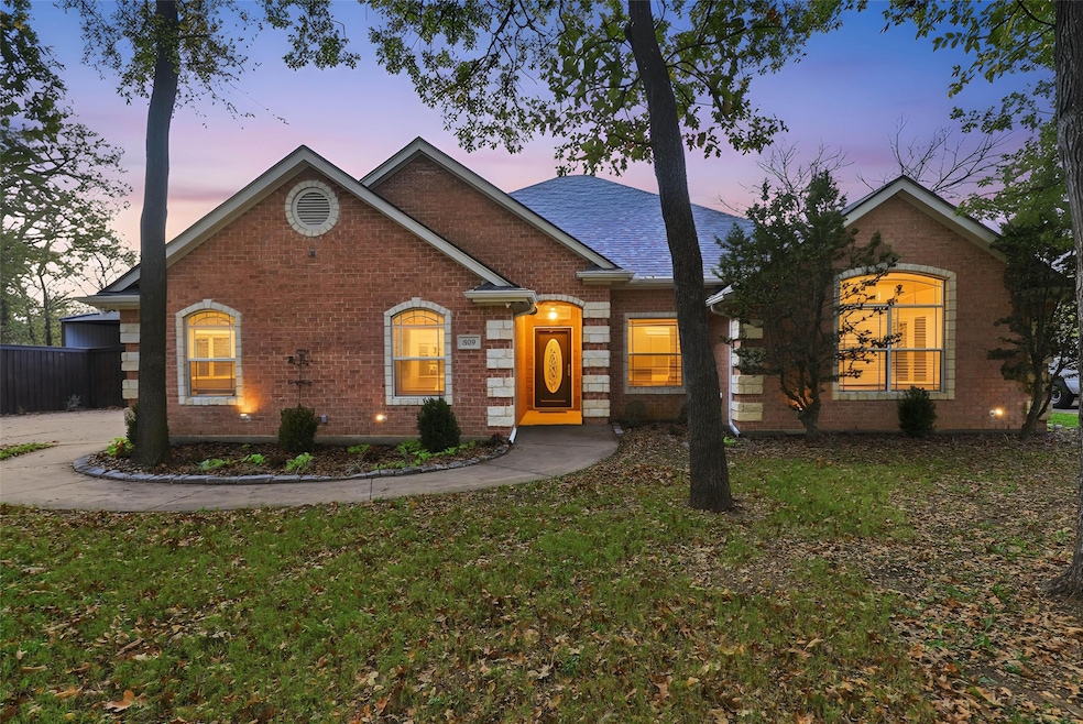 509 Forest Edge St, Burleson, TX 76028 - photo 1