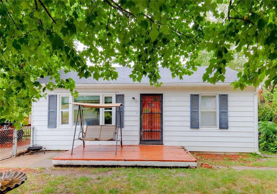 2682 Grandview Ave, Des Moines, IA 50317 - photo 1