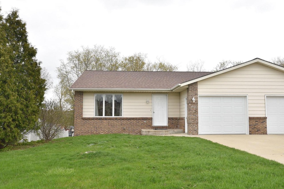 1521 Vogt Dr