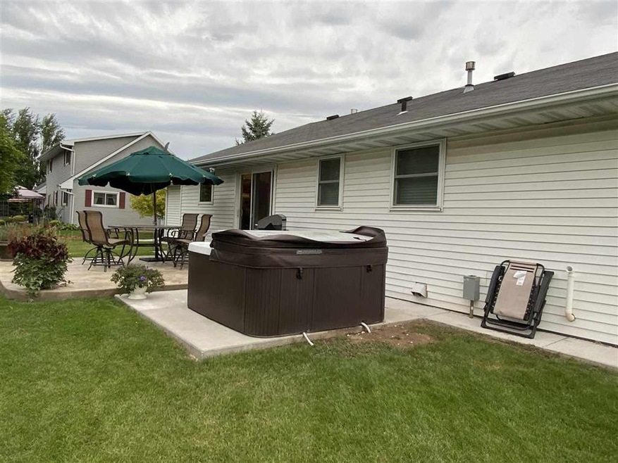 W3295 Heartland Ct, Appleton, WI 54915 - photo 1