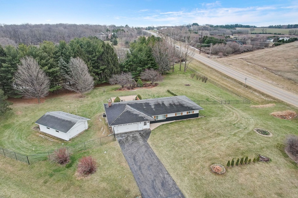 6537 Shady Bend Rd, Verona, WI 53593 - photo 1