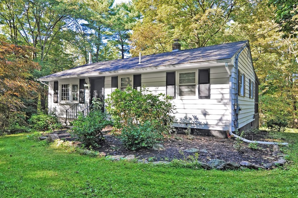 19 Clarke Rd, Sturbridge, MA 01518 - photo 1