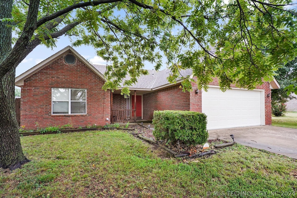 1109 S Mockingbird Ln, Skiatook, OK 74070 - photo 1