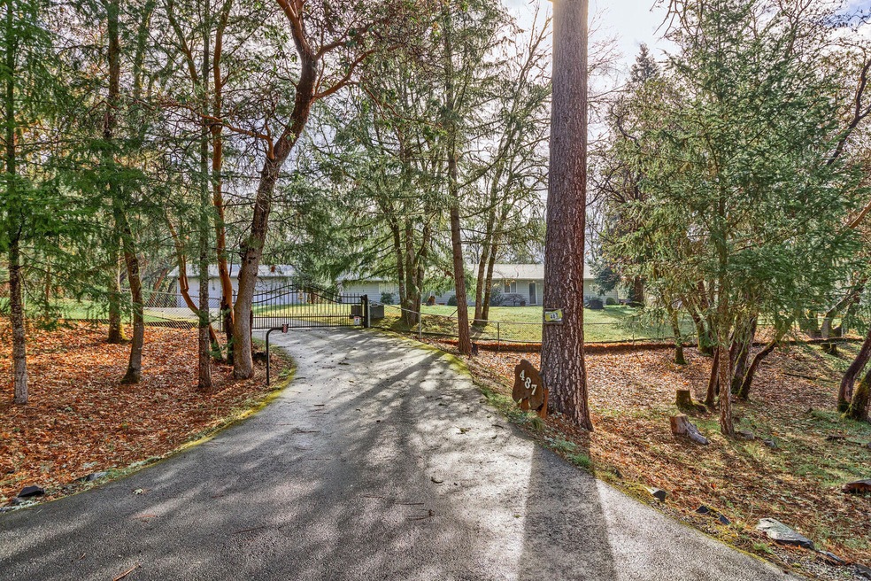 487 Honeycutt Dr, Grants Pass, OR 97526 - photo 1