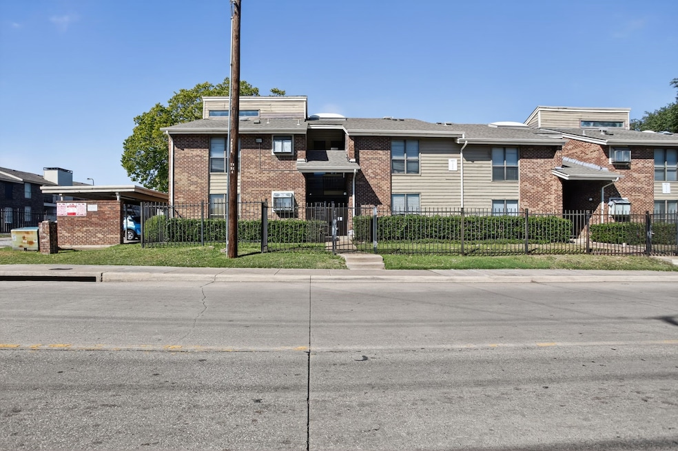 5750 Phoenix Dr unit 1, Dallas, TX 75231 - photo 1