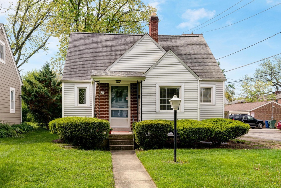 Welcome home to 21 E Beaumont Rd!