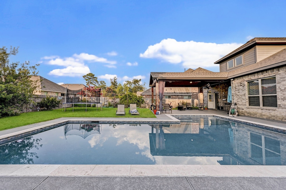 11110 English Holly Ct, Tomball, TX 77375 - photo 1