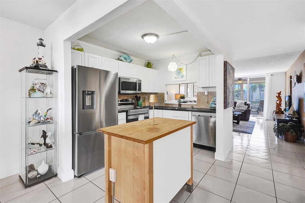 Island Club Condominiums unit 103-L, Pompano Beach, FL 33062 - photo 1